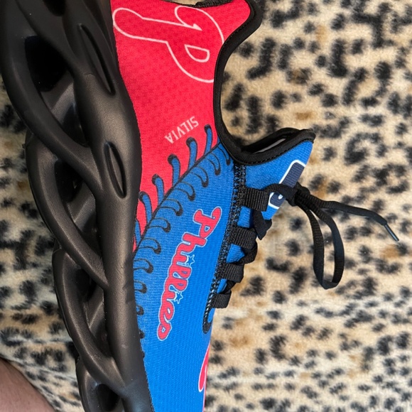 Men’s Philadelphia Phillies, MLB sneakers, size 10 in men’s. - Picture 6 of 7